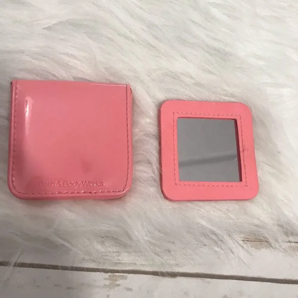 🦩 Bath & Body Works Pink Patent Compact Mirror travel‎ size